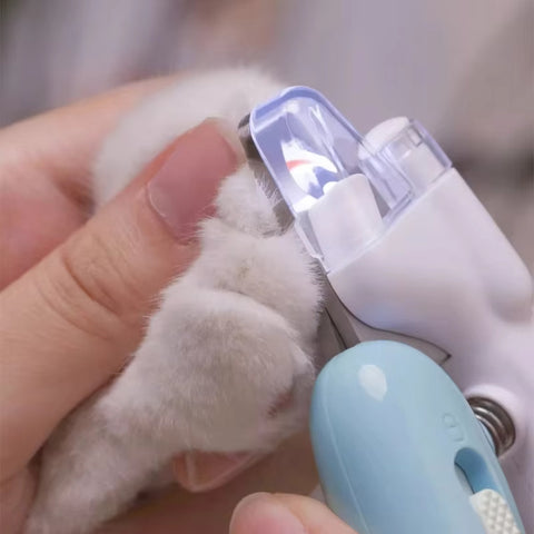 LED-Illuminated Pet Nail Clippers
